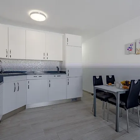 Parque Don Jose Poolside Retreat By Interhome Apartament